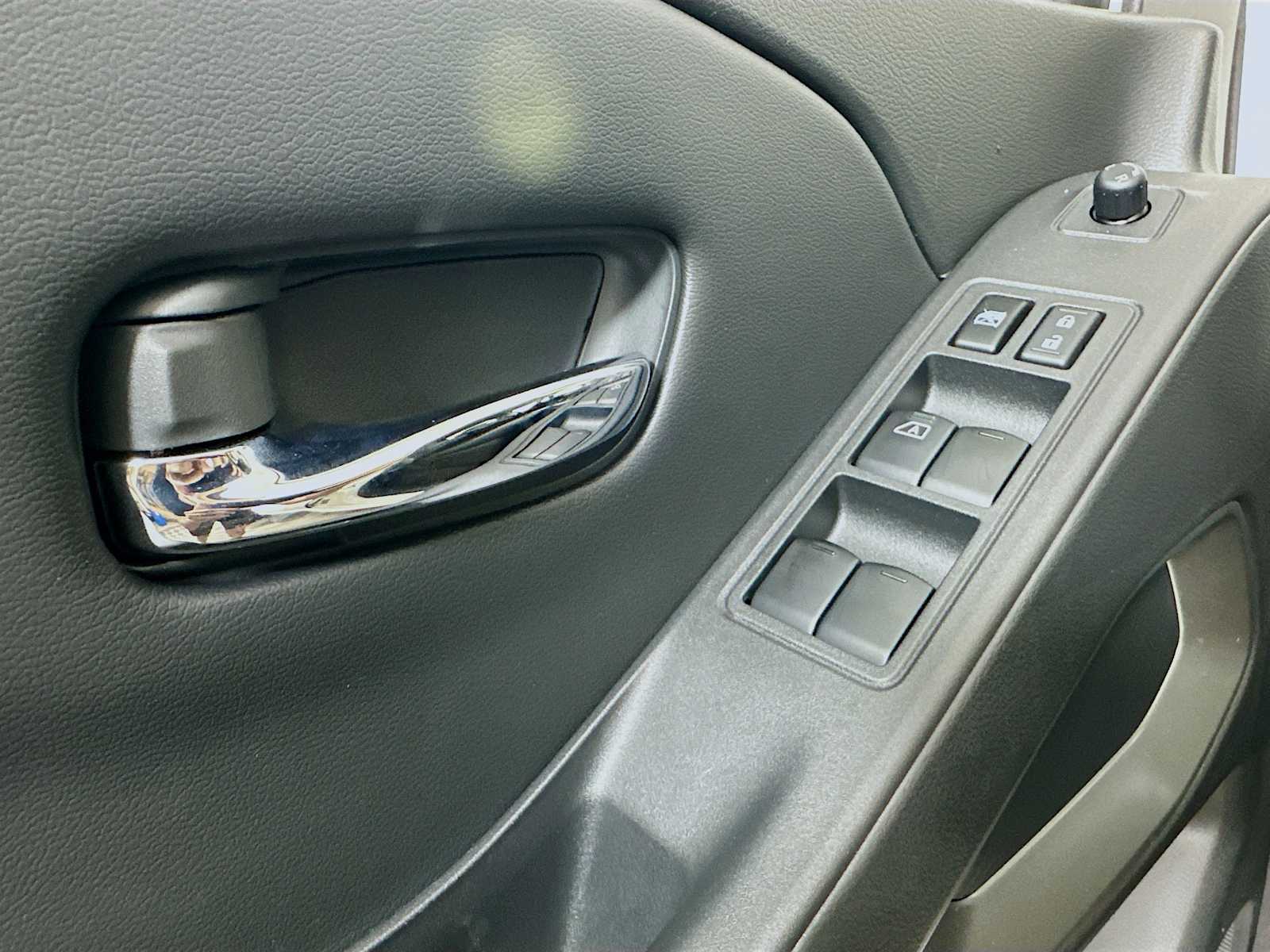 2025 Nissan Frontier SV photo 15