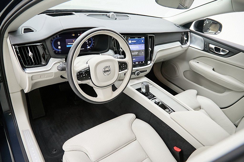 2024 VOLVO S60 - Image 11