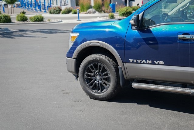 2018 Nissan Titan Platinum Reserve photo 8