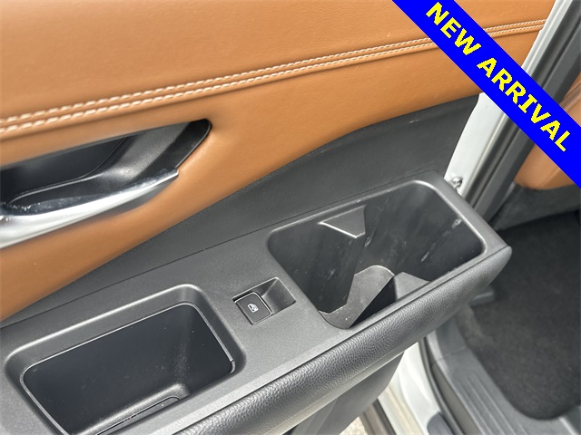 2023 Nissan Pathfinder Platinum photo 10