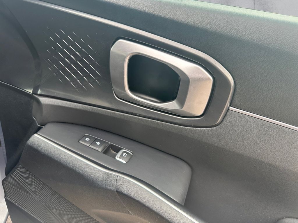 2023 Kia Sorento S photo 13