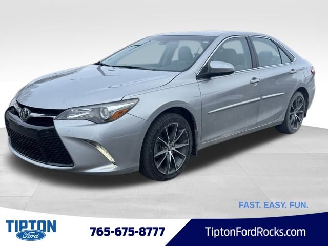 2016 Toyota Camry XSE's photo