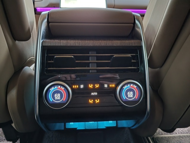 2025 Land Rover Range Rover SE photo 17