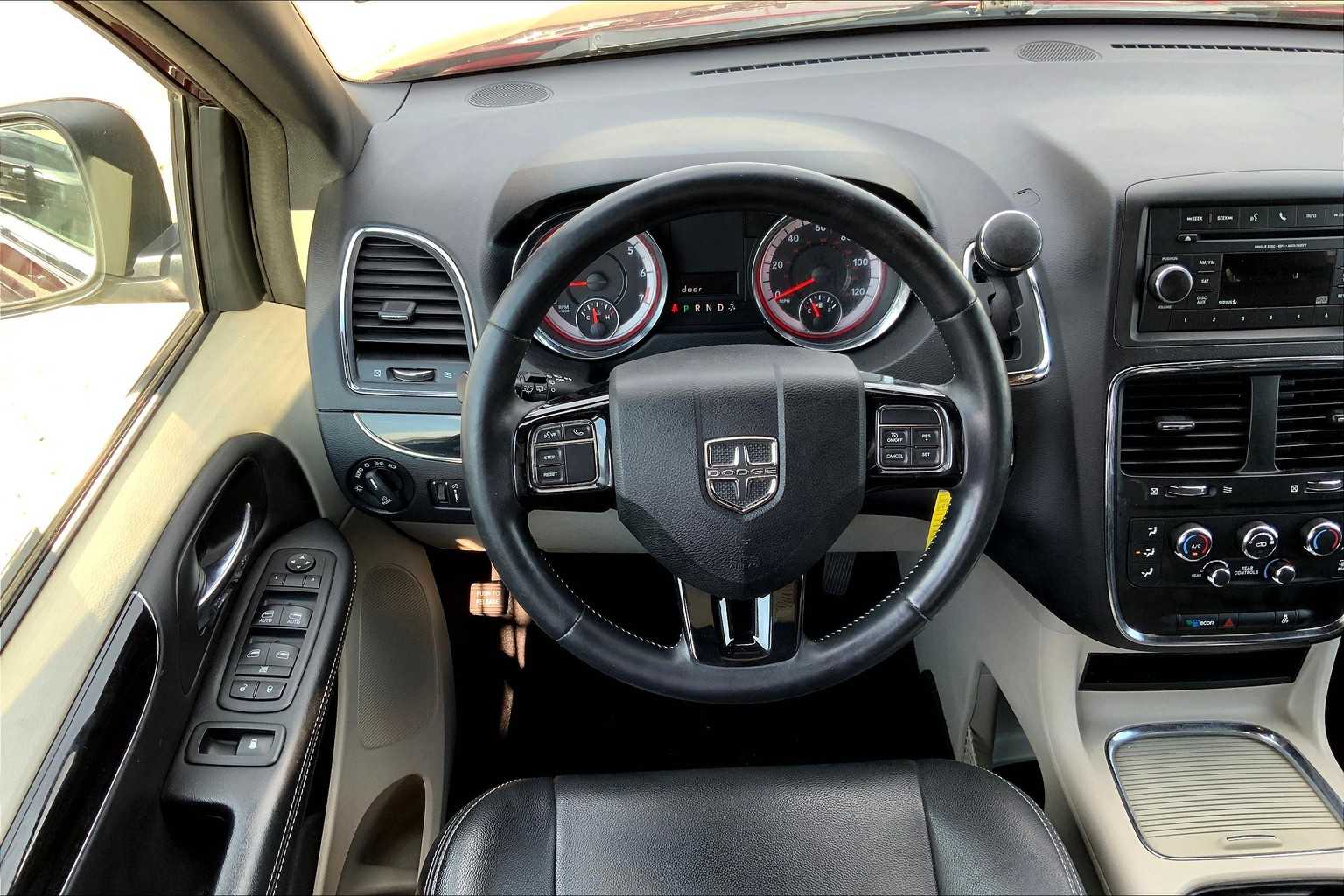2017 Dodge Grand Caravan SXT photo 5