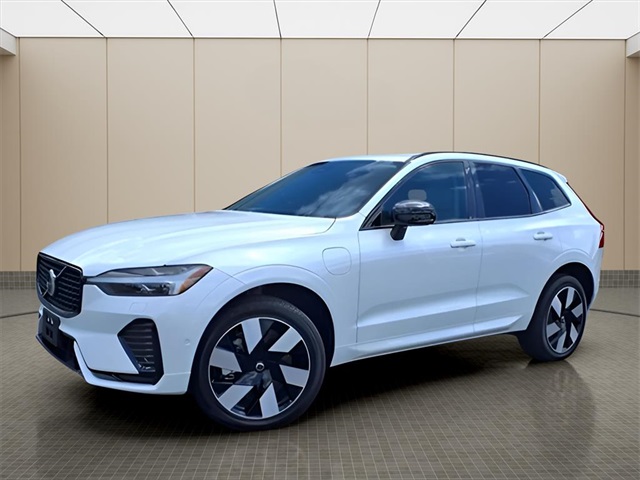 2025 Volvo XC60 Hybrid T8 Plus photo 2