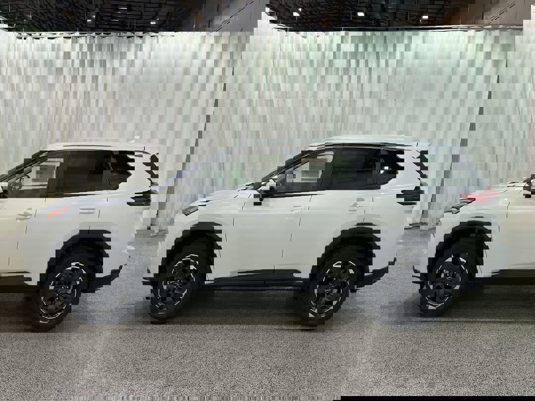 2026 Nissan Rogue SV photo 2