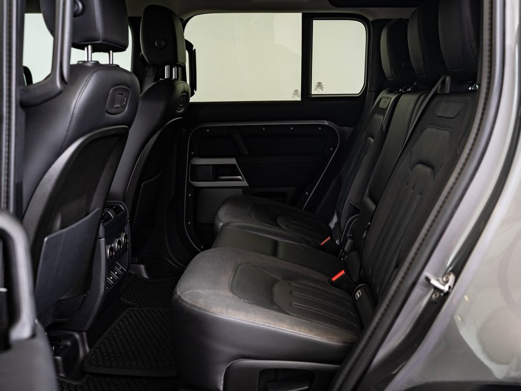 2020 Land Rover Defender 110 SE photo 33