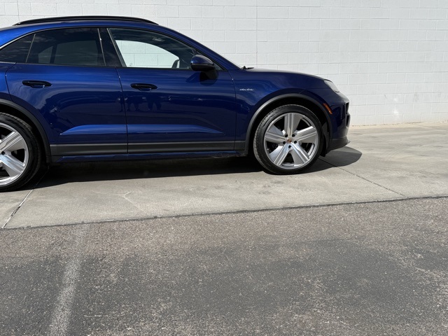 2025 Porsche Macan Electric 4 photo 9