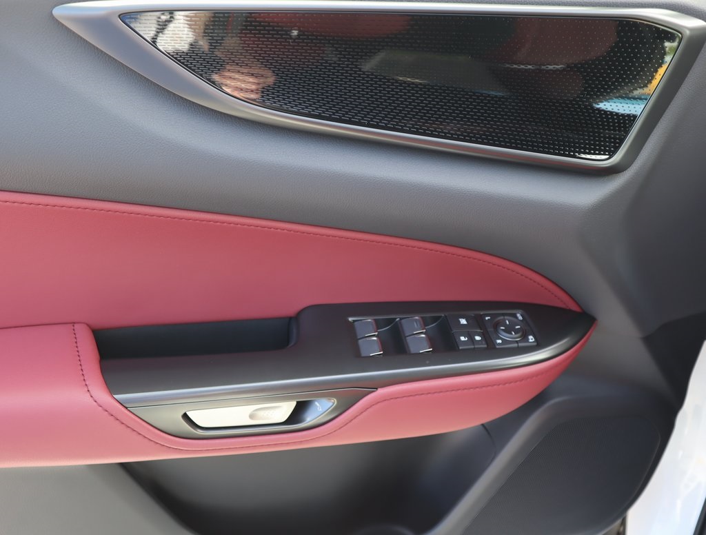 2025 Lexus NX 250 photo 18