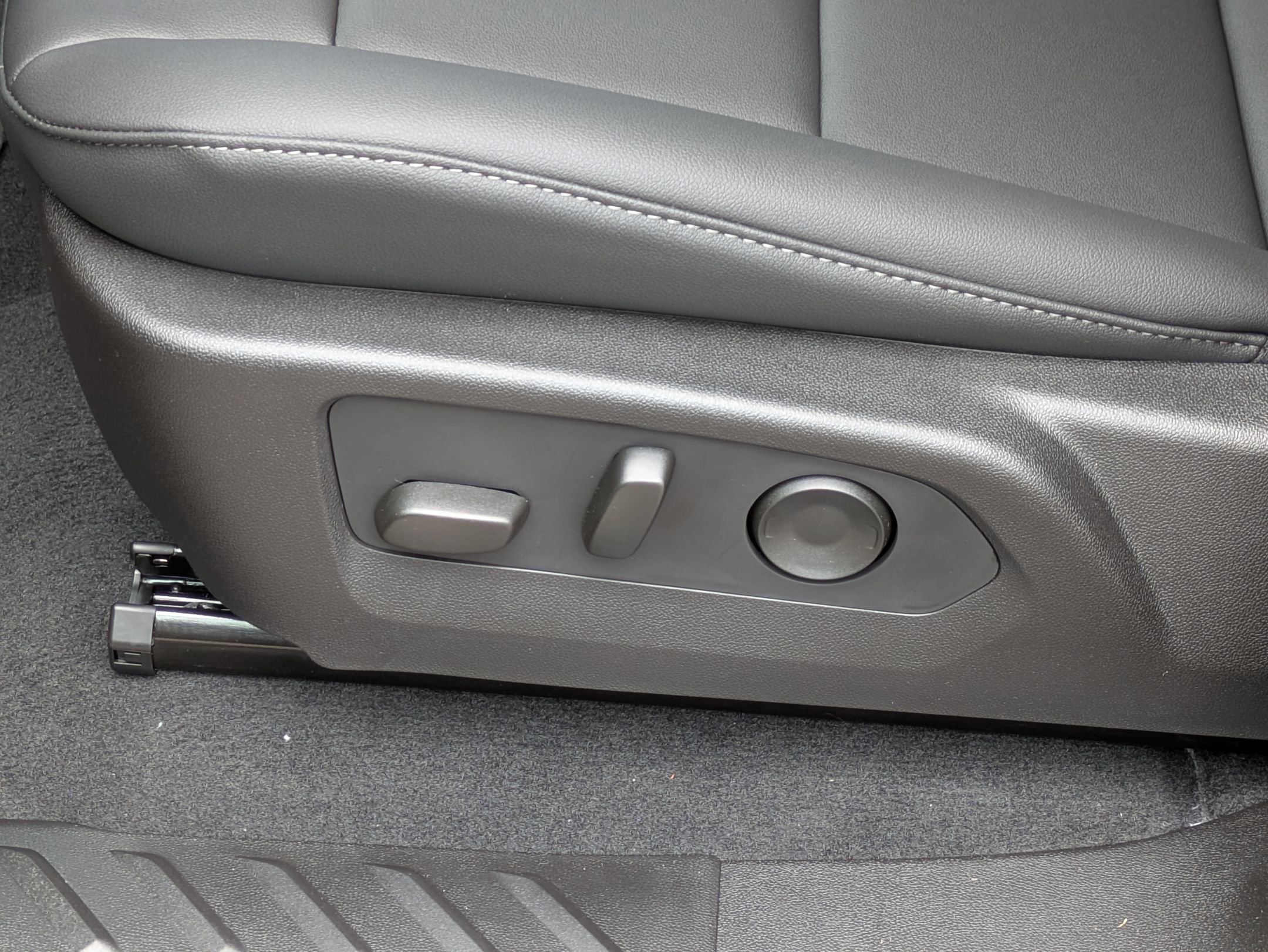 2025 Chevrolet Colorado Work Truck LT photo 12