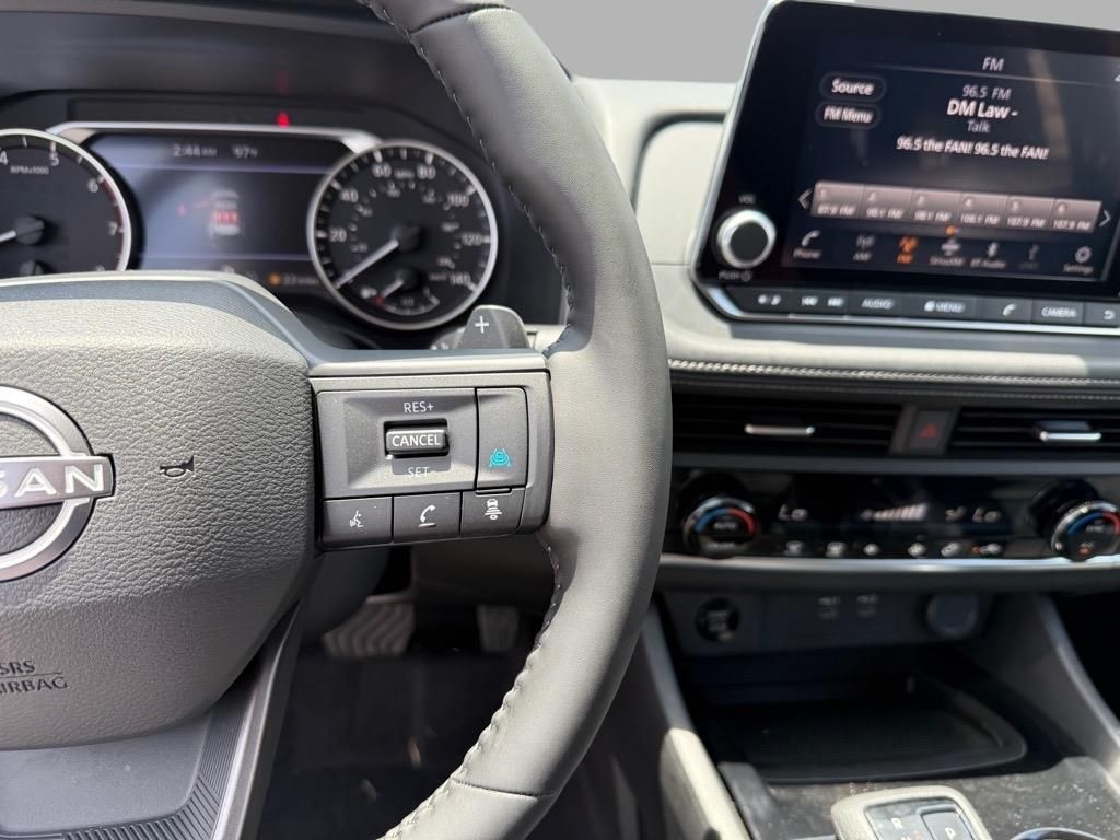 2025 Nissan Rogue SV photo 9