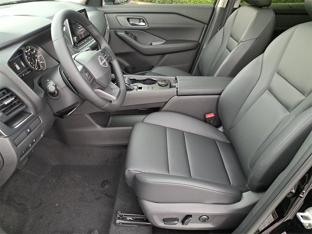 2026 Nissan Rogue SV photo 16