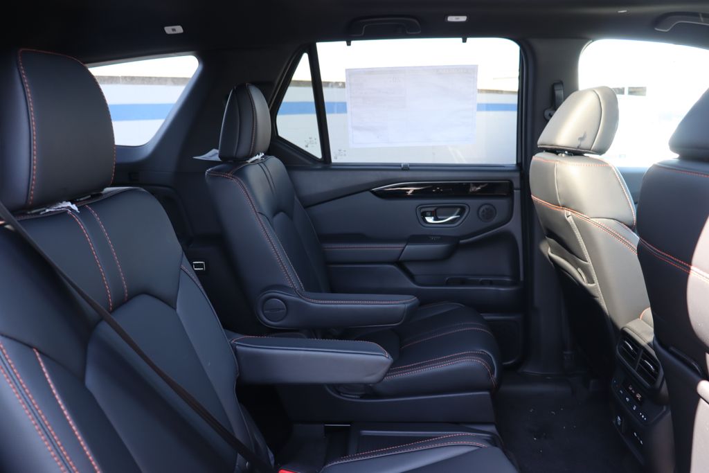 2025 Honda Pilot TrailSport photo 17