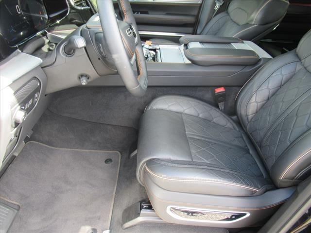 2023 Jeep Grand Wagoneer III photo 26