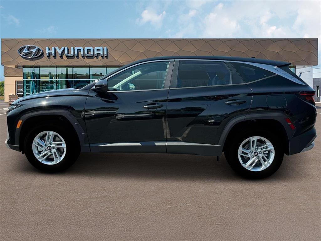 2025 Hyundai Tucson SE photo 3