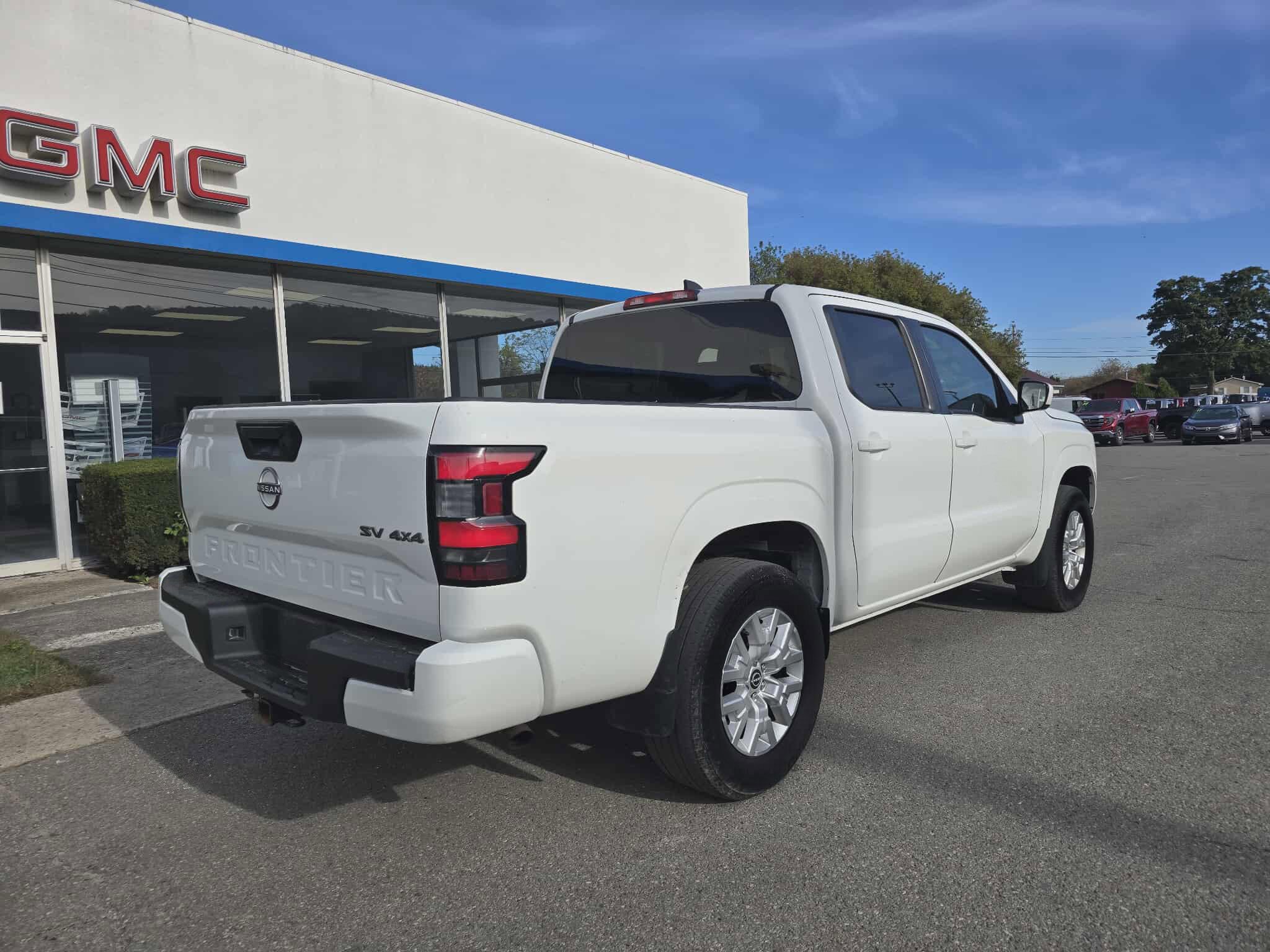 2022 Nissan Frontier SV photo 3