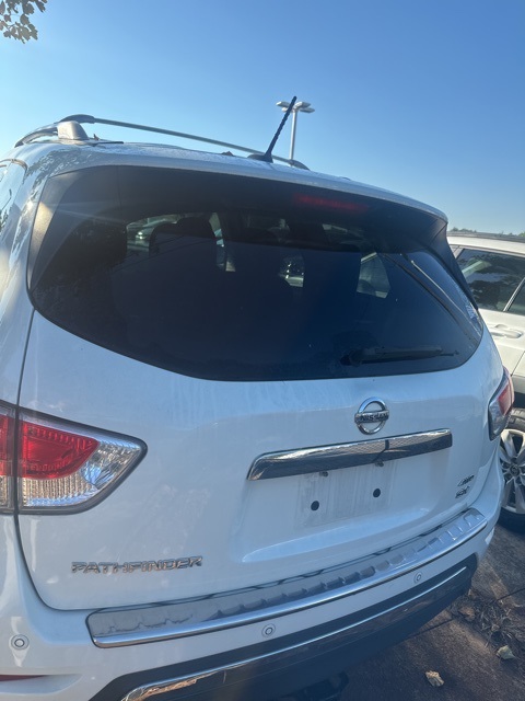 2015 Nissan Pathfinder SV photo 3