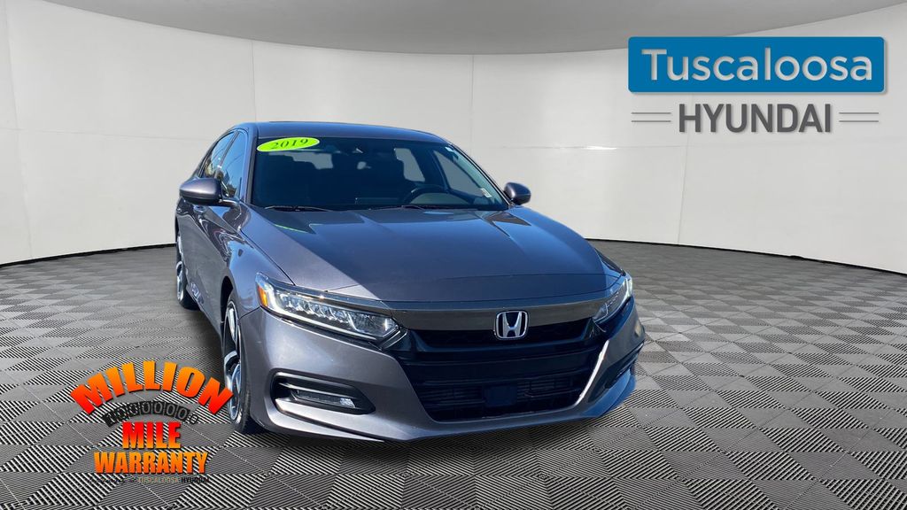 2019 Honda Accord Sport's photo