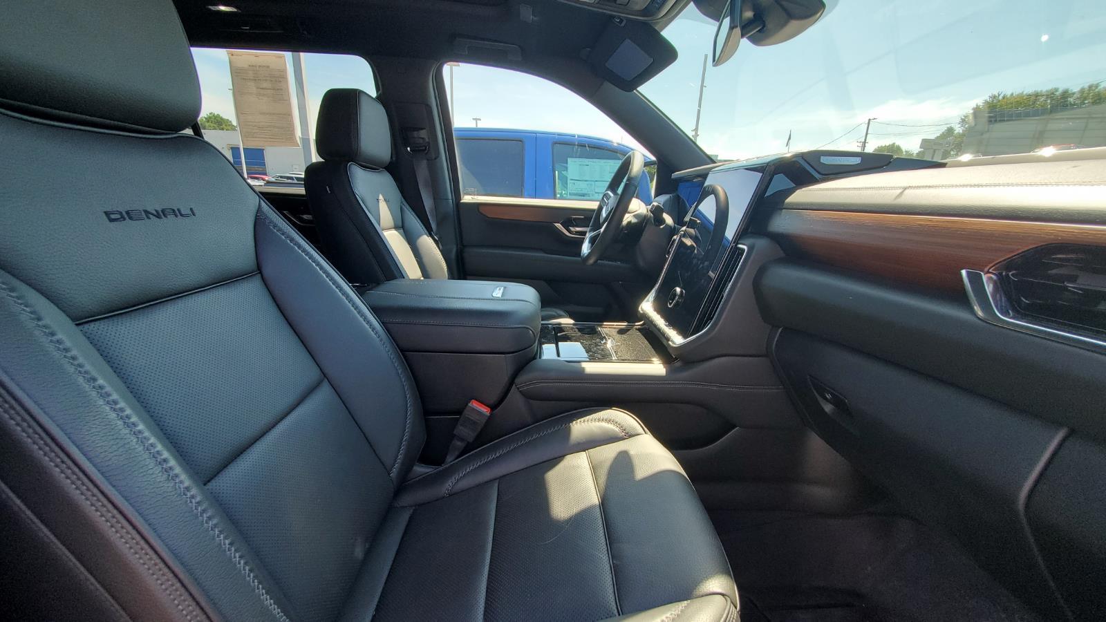 2025 Gmc Yukon XL Denali photo 4