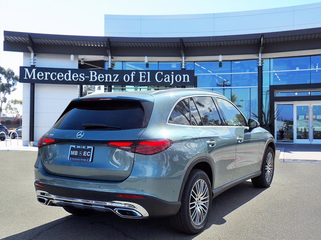 2026 Mercedes Benz GLC 300 photo 3