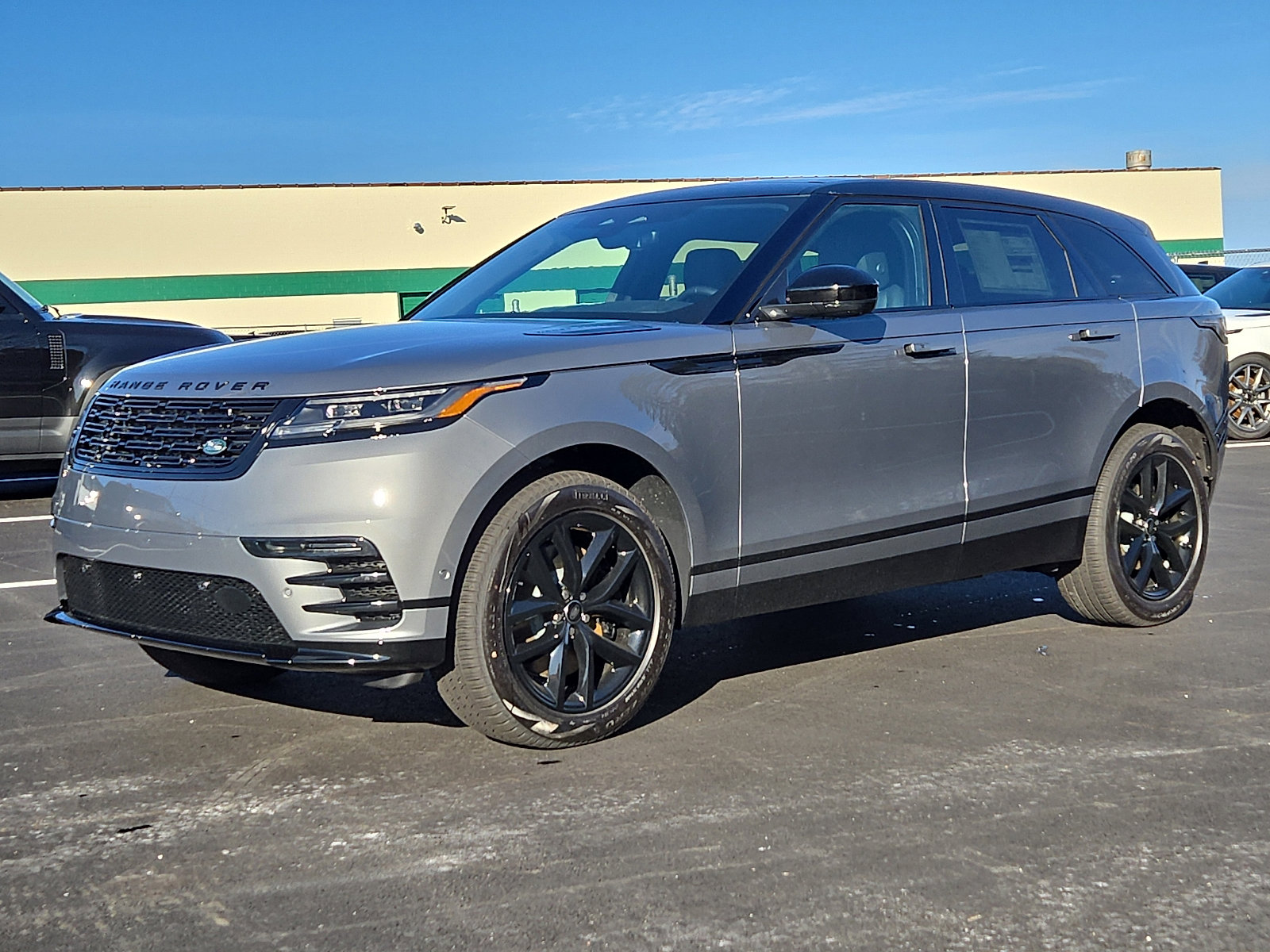 2026 Land Rover Range Rover Velar Dynamic SE's photo