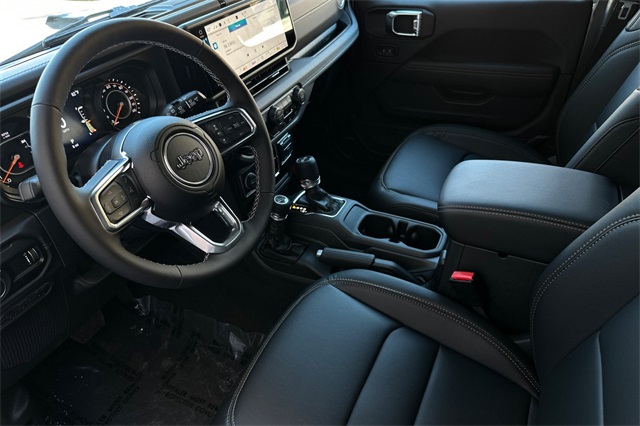 2025 Jeep Wrangler Sahara photo 2
