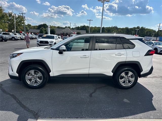 2024 Toyota RAV4 XLE photo 6