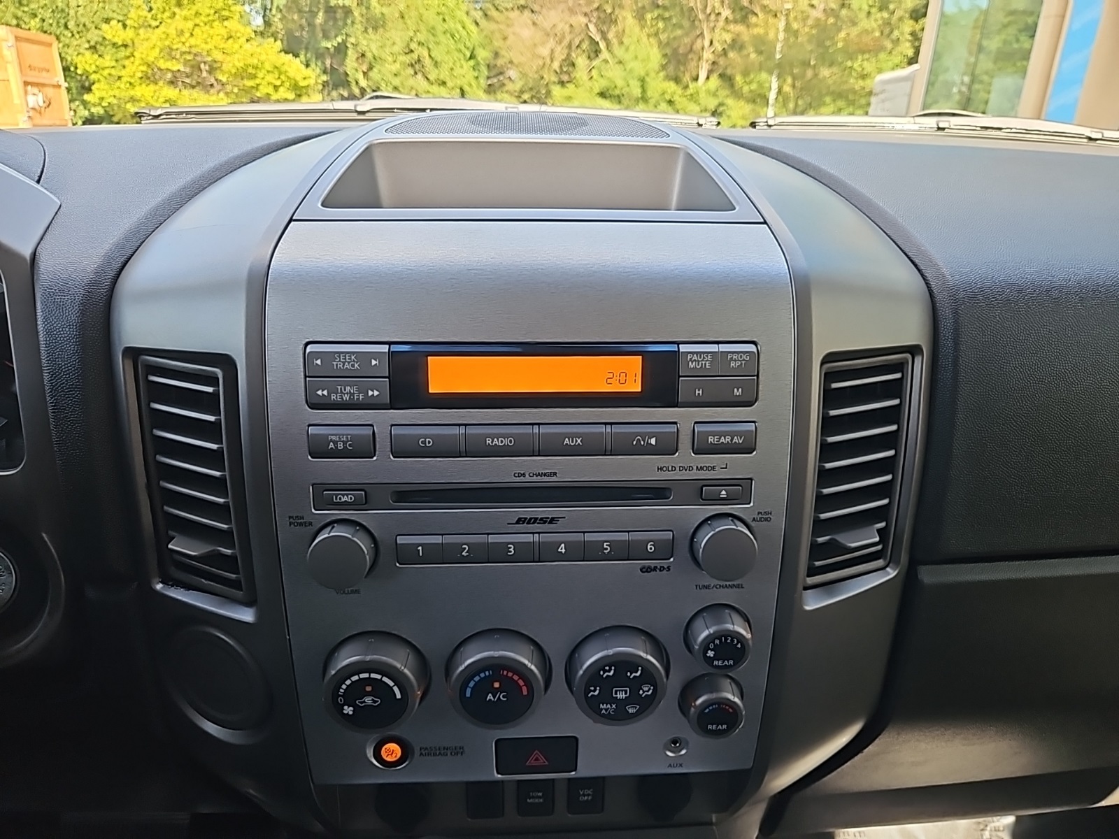 2005 Nissan Armada LE photo 3