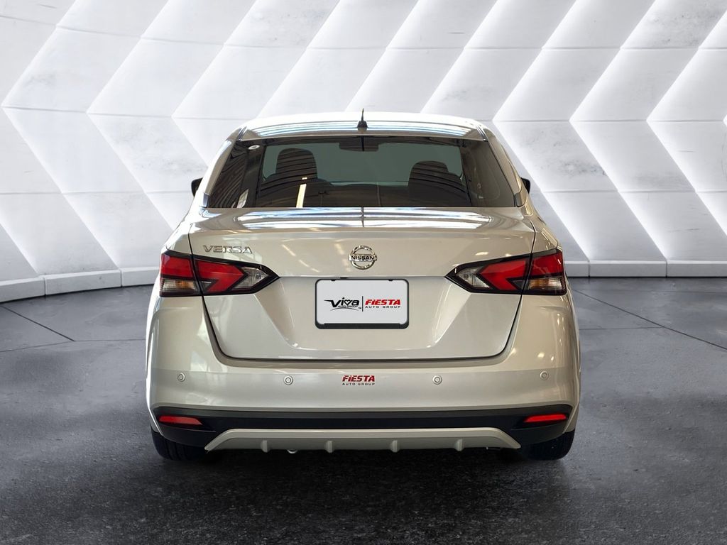 2020 Nissan Versa 1.6 S photo 2