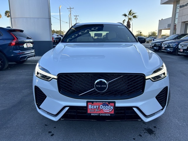 2026 Volvo XC60 B5 Core photo 2
