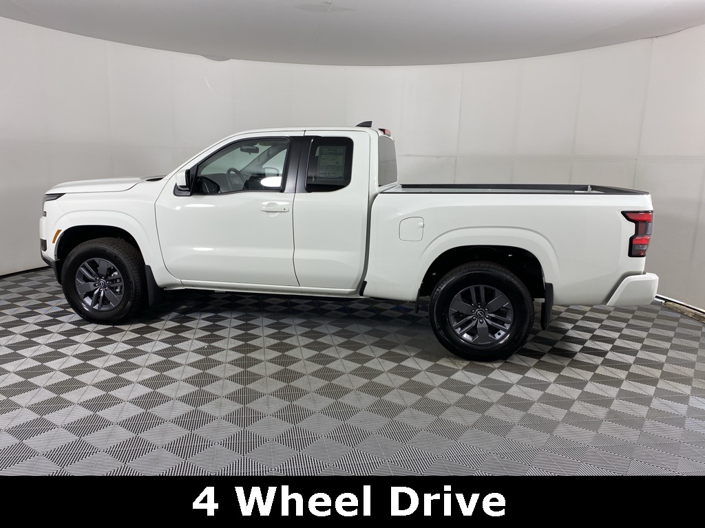 2025 Nissan Frontier SV photo 2