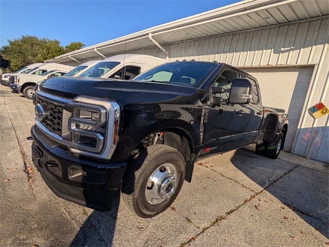 2026 Ford F-350 Platinum photo 4