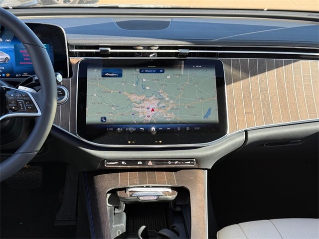 2025 Mercedes Benz E 350 4MATIC photo 9