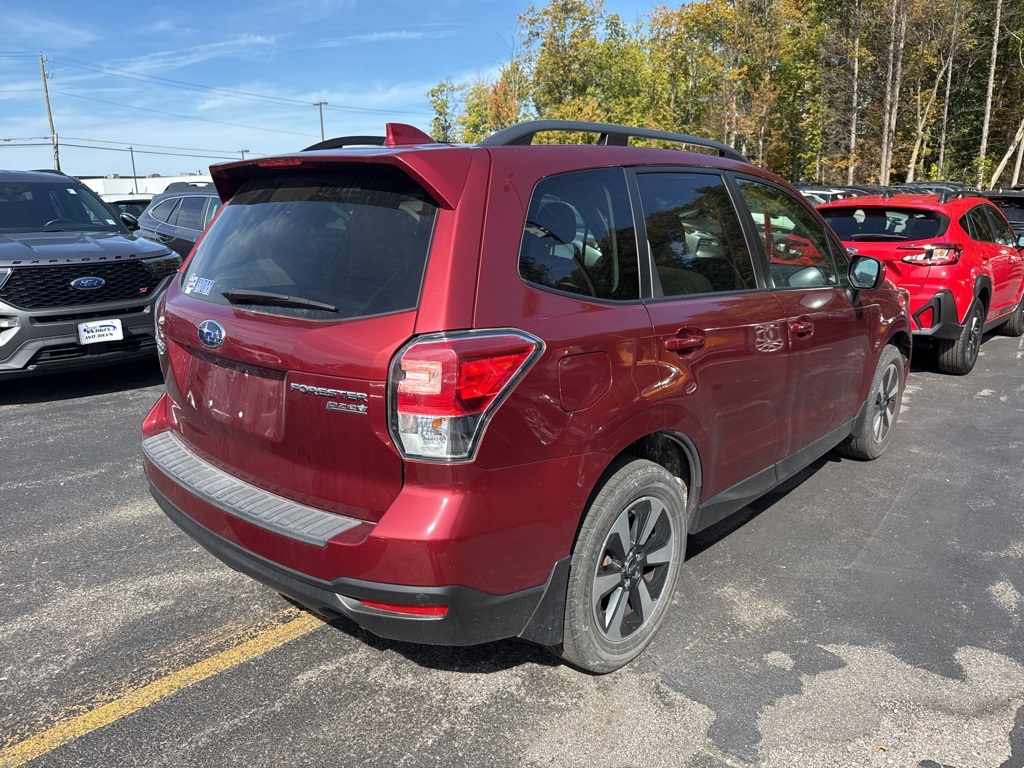 2017 Subaru Forester 2.5i Premium photo 4