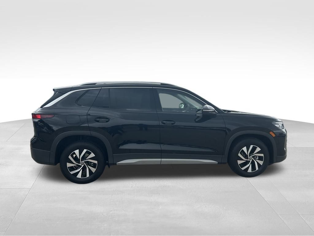 2025 Volkswagen Tiguan S photo 2
