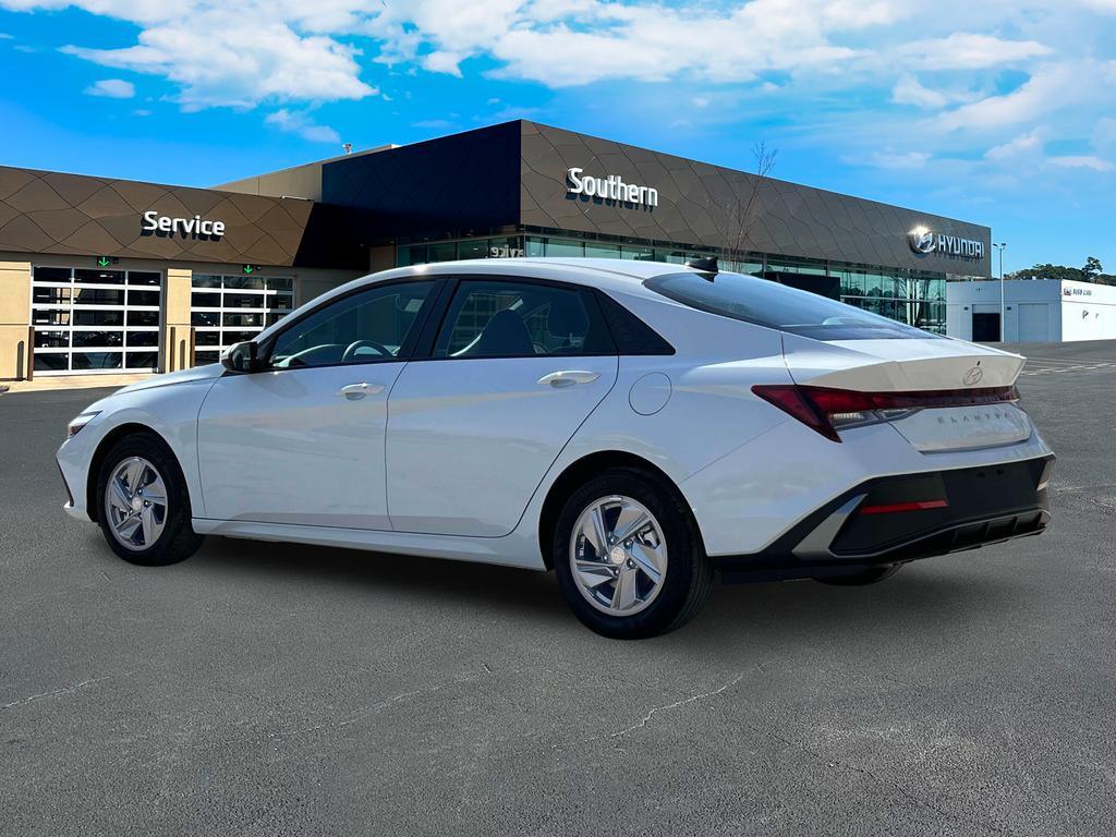 2025 Hyundai Elantra SE photo 4