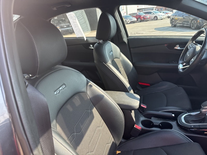 2023 Kia Forte GT-Line photo 8