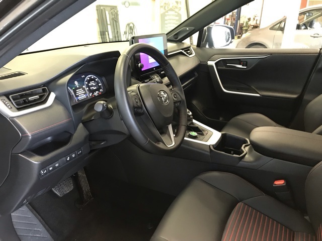 2025 Toyota RAV4 Hybrid XSE photo 11