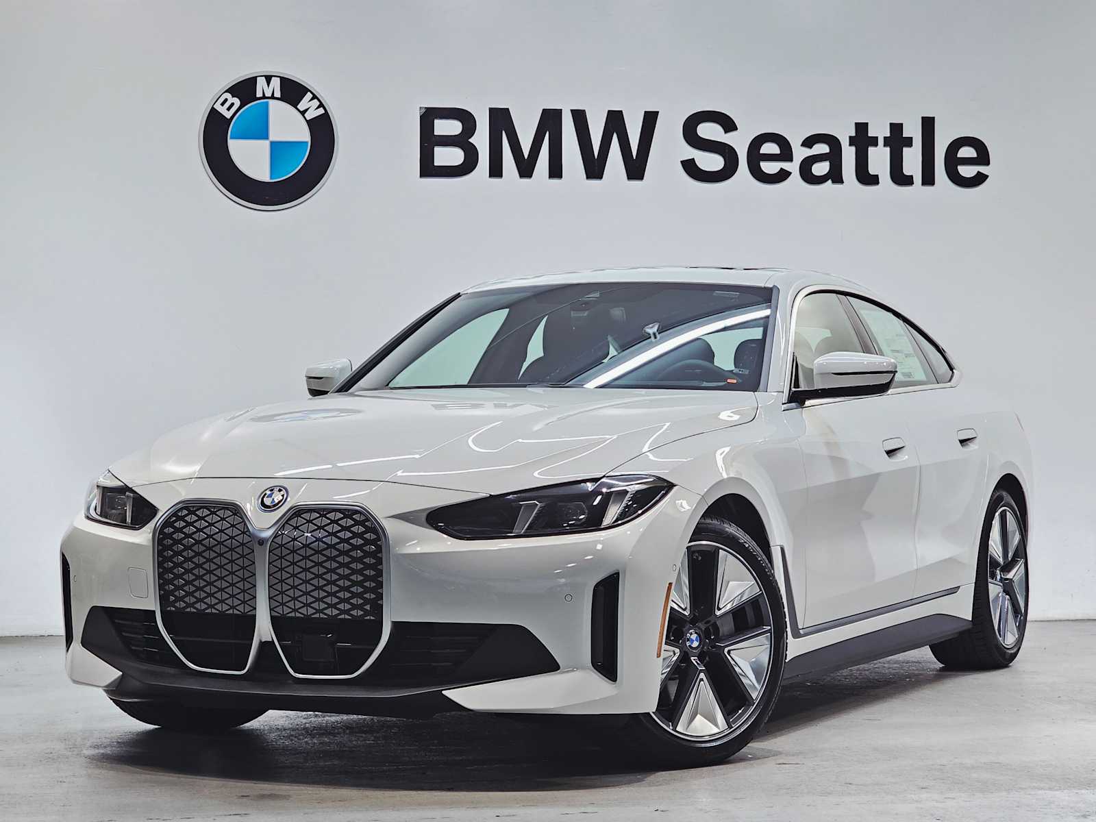 2025 BMW i4 40's photo