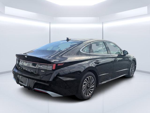 2025 Hyundai Sonata Hybrid Limited photo 3