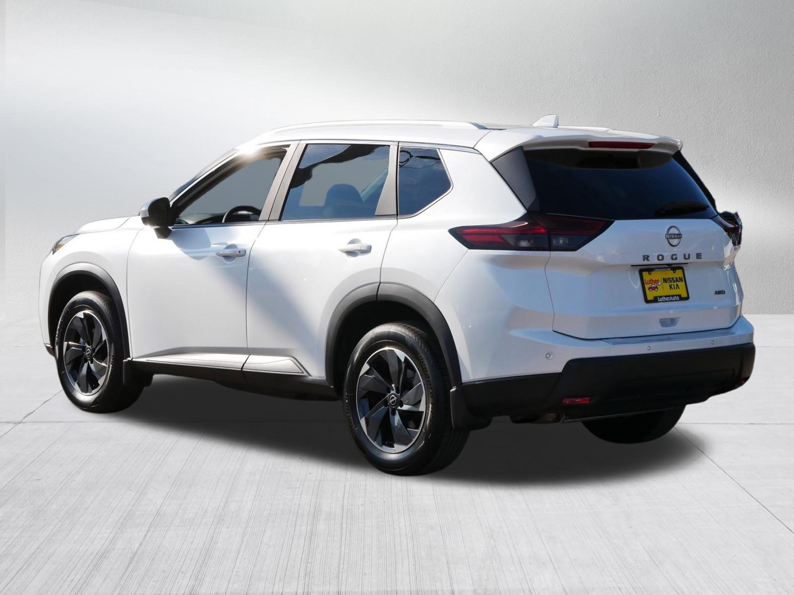 2025 Nissan Rogue SV photo 3