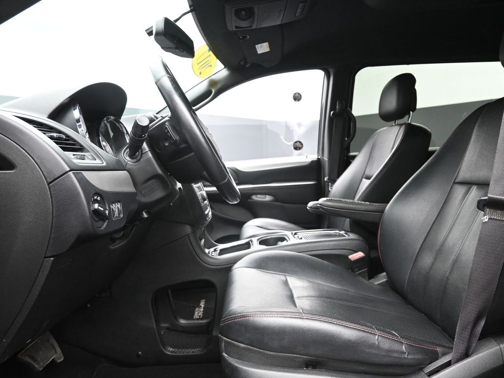 2017 Dodge Grand Caravan GT photo 12