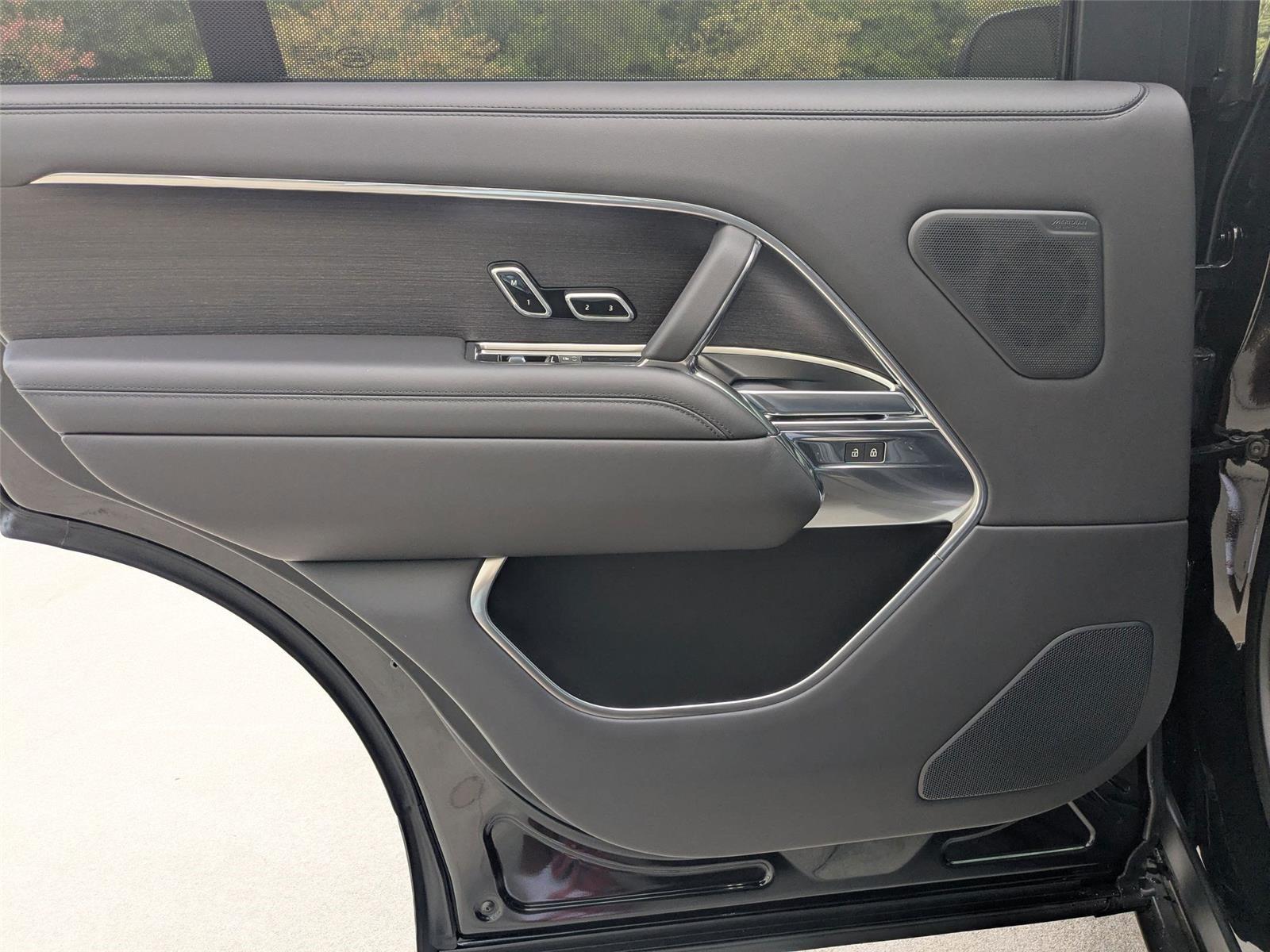 2025 Land Rover Range Rover SE photo 21