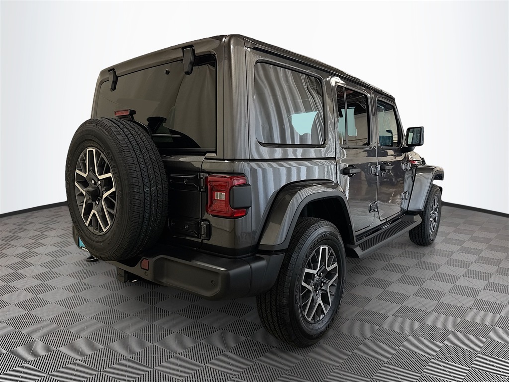 2025 Jeep Wrangler Sahara photo 8