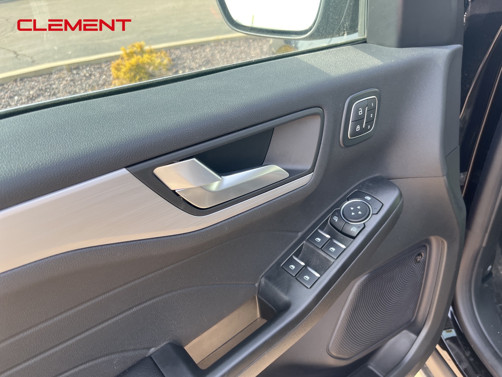 2024 Ford Escape Premium photo 28