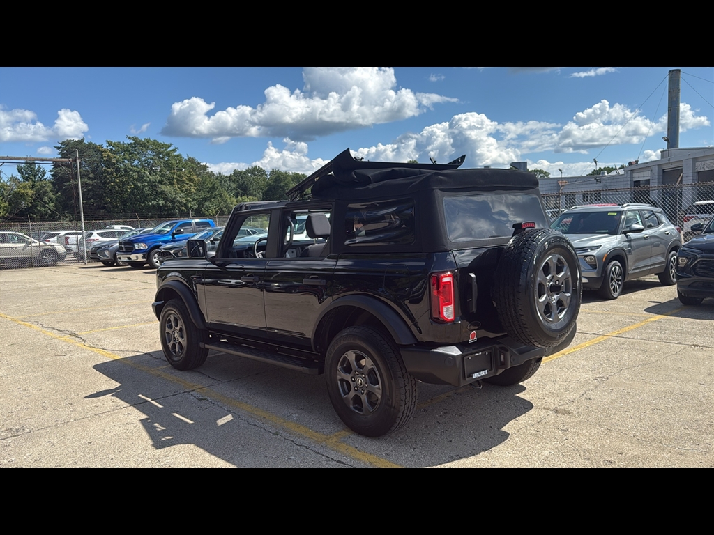 2022 Ford Bronco Base Big Bend Black Diamond Outer Banks photo 4