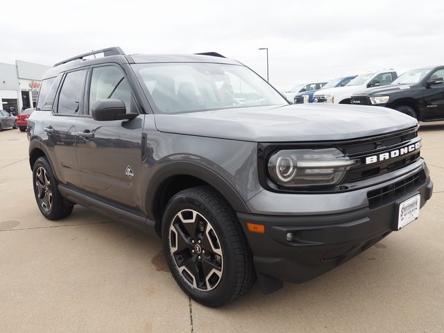 2021 Ford Bronco Sport Outer Banks photo 2
