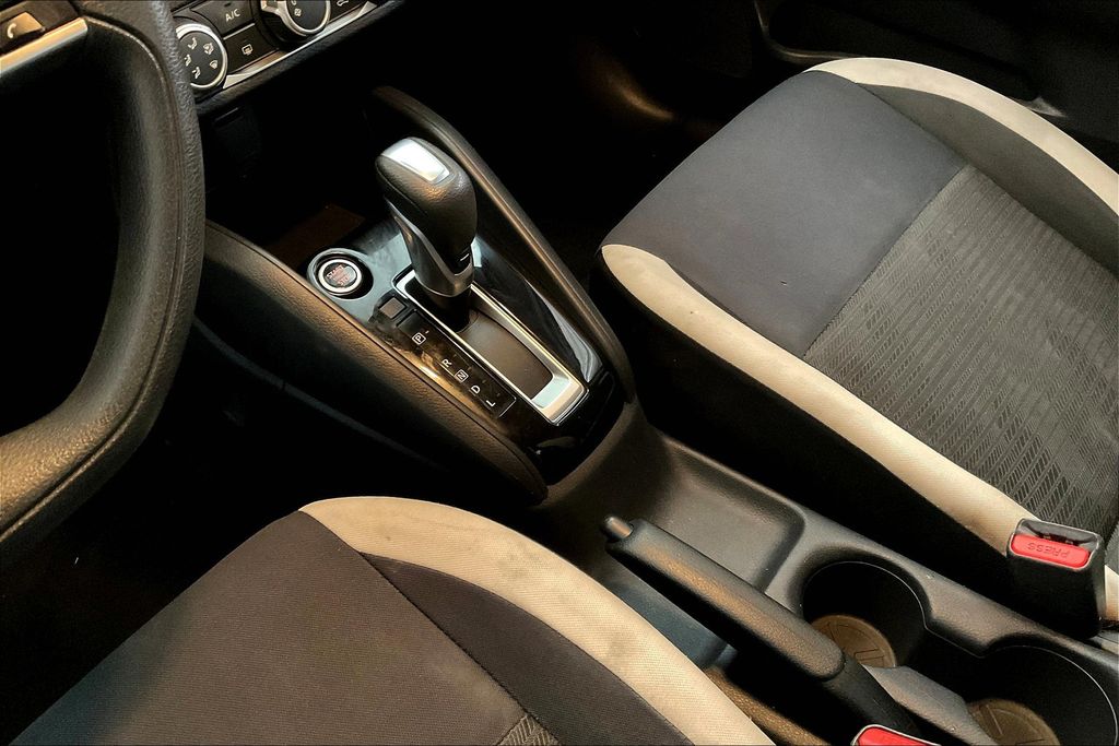 2021 Nissan Versa 1.6 SV photo 14