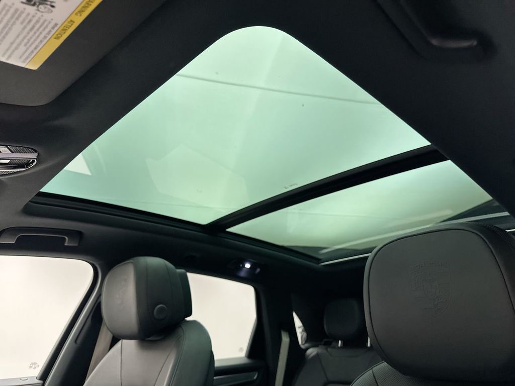 2023 Porsche Cayenne E-Hybrid Base photo 11