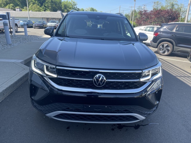 2022 Volkswagen Taos SEL photo 3